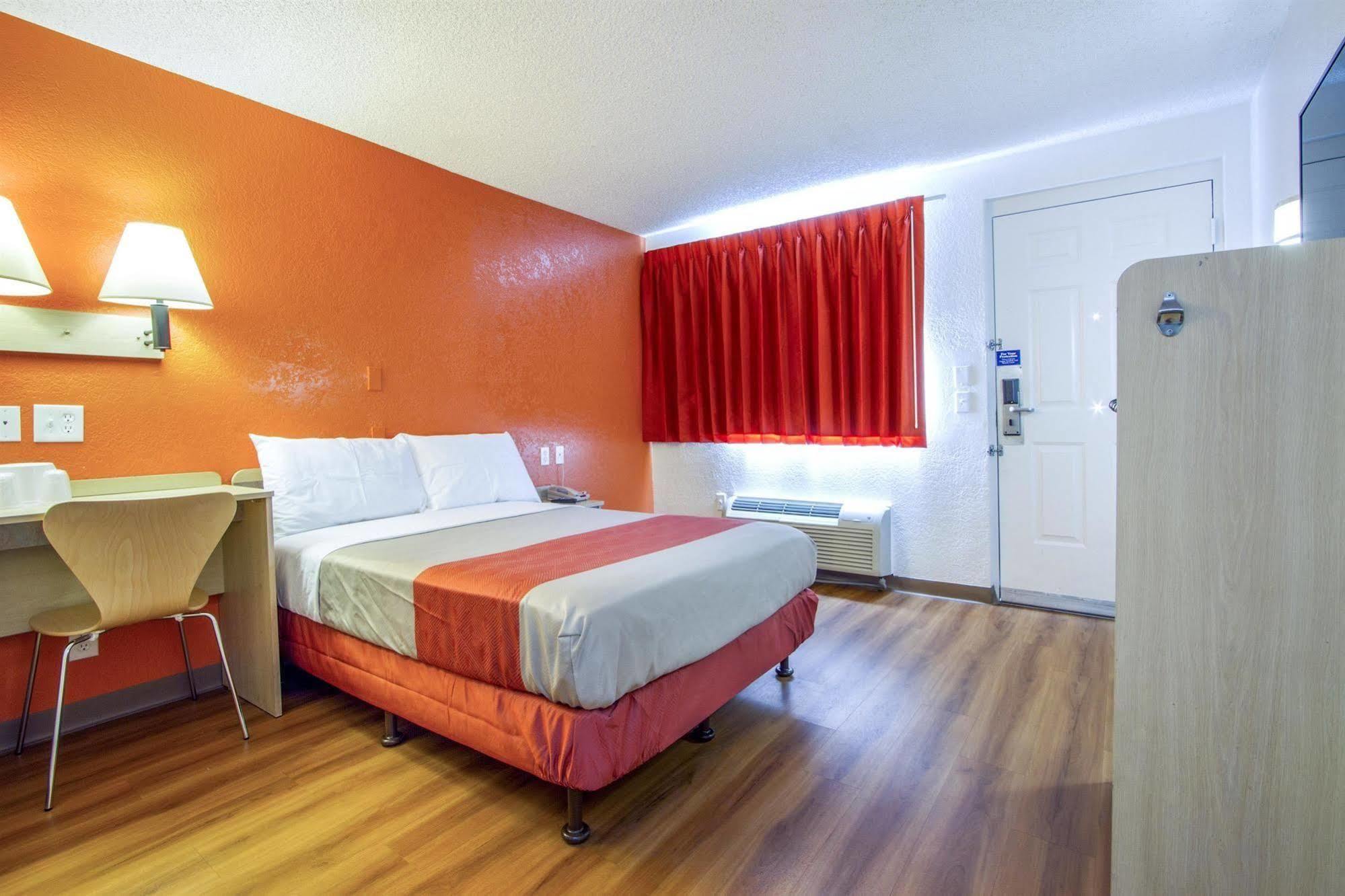 Phoenix Inn Luaran gambar