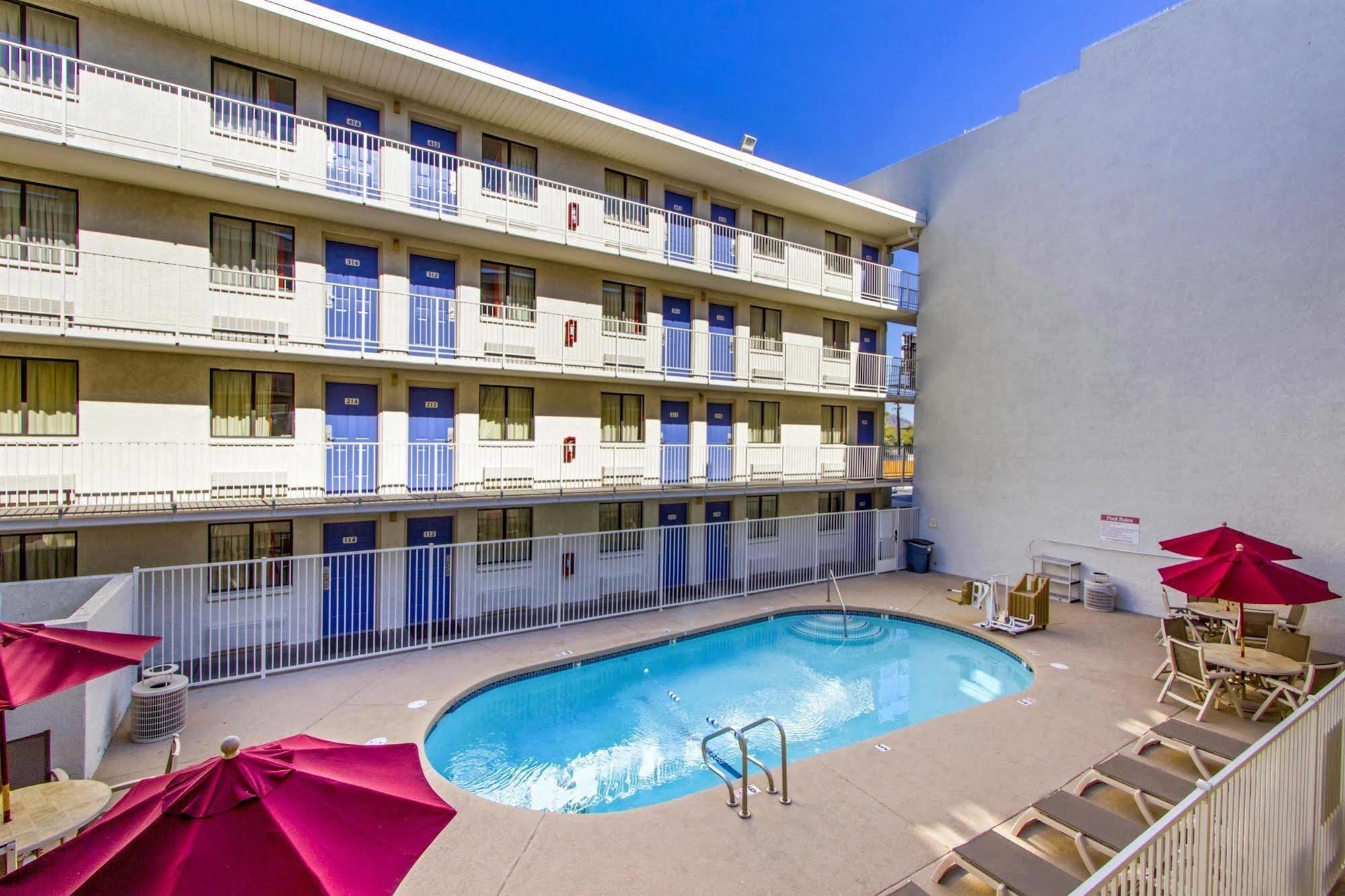 Phoenix Inn Luaran gambar